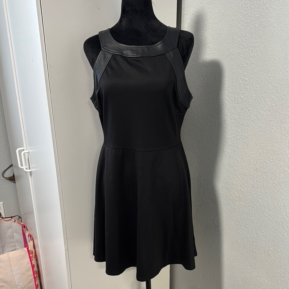 Elegant Black Sleeveless Dress